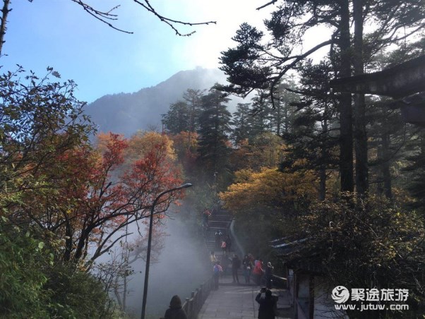 峨眉山旅游