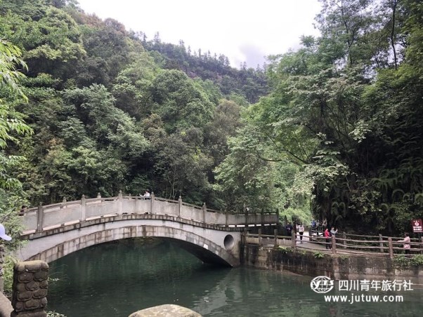 峨眉山旅游